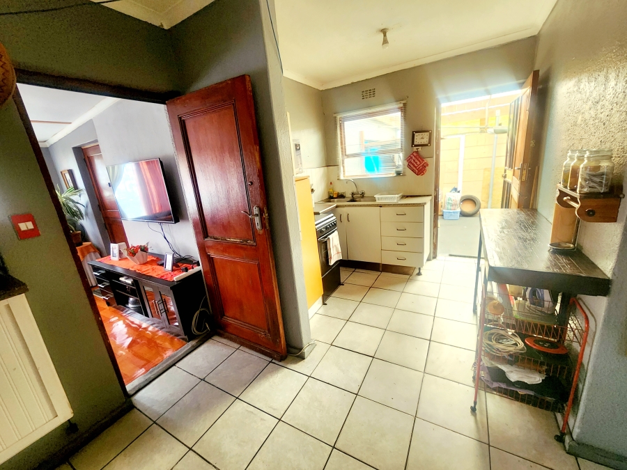 2 Bedroom Property for Sale in Peerless Park West Western Cape